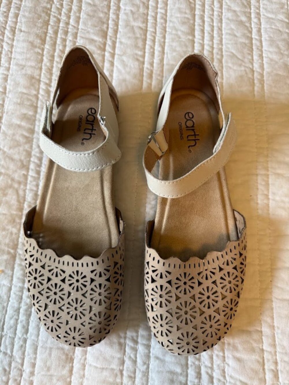 Earth Origins Bronnie Women's Casual Slip On Perforated Sandals 8 1/2 half Lthr
